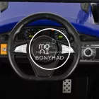Gyermek elektromos traktor kormány és vezérlőpanel közelről