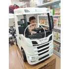 Scania 4x4 gyerek elektromos kamion használat közben – Trendi Babakocsi
