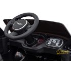 Aston Martin DBX fekete elektromos kisautó hátulról – LED lámpákkal