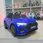 Audi SQ8 kék gyerek elektromos autó hátulról – LED hátsó lámpákkal