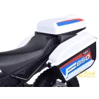 BMW F850 GS elektromos gyerek motor oldalnézetből – nyeregtáskákkal és LED lámpákkal