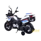 BMW F850 GS elektromos gyerek motor oldalnézetből – nyeregtáskákkal és LED lámpákkal