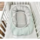 Szürke–menta waffle babafészek oldalnézetből – prémium, kézzel készült kivitel