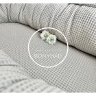 Szürke waffle babafészek közelről – természetes, légáteresztő pamut waffle anyag