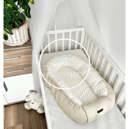 Bézs waffle babafészek – puha, pamut babafészek újszülötteknek - trendibabakocsi.hu