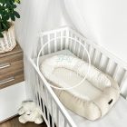 Bézs waffle babafészek kiságyban – biztonságos, kényelmes pihenőhely babáknak