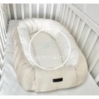 Bézs waffle babafészek csomagolva – elegáns ajándék újszülötteknek